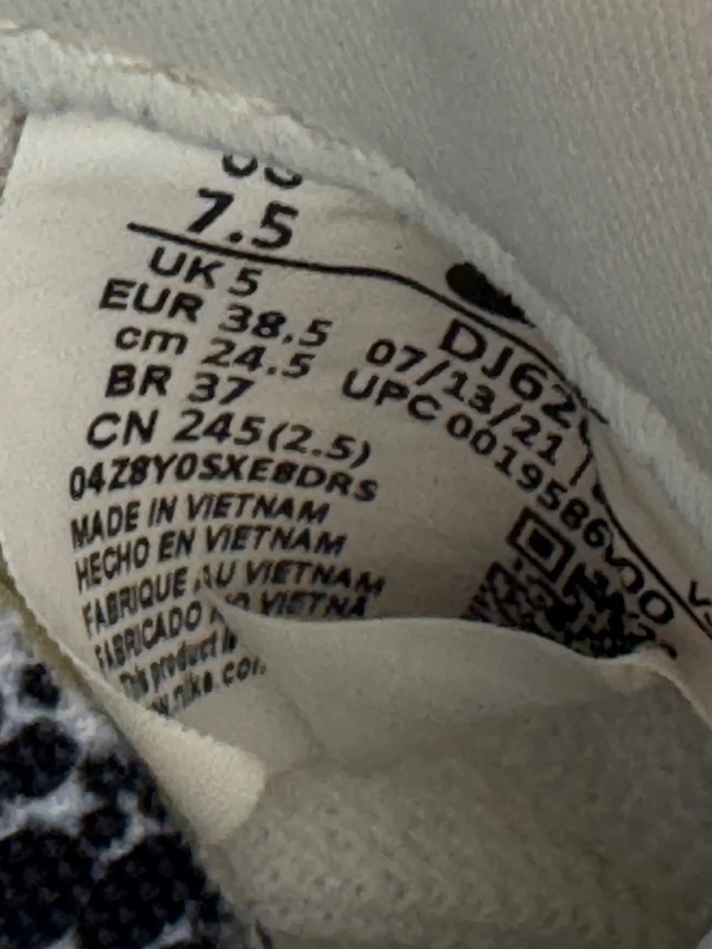 Nike Air Max Dawn SE 'White Metallic Gold' DJ6209-100 Size 7.5